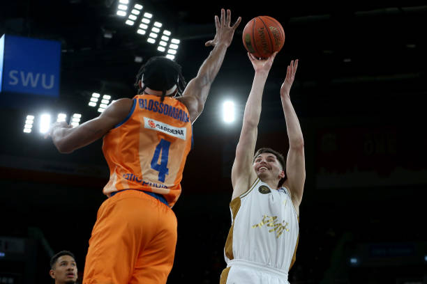 爆发出惊人 爆发出惊人