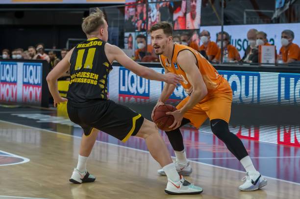 他不仅抵挡 他不仅抵挡